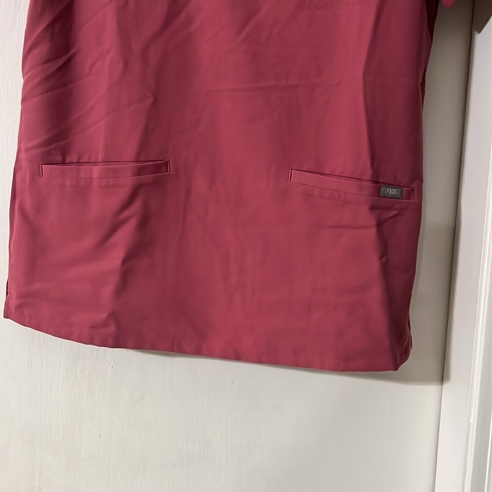 Figs Casma Three-Pocket Scrub Top™ - Picture 2 of 5